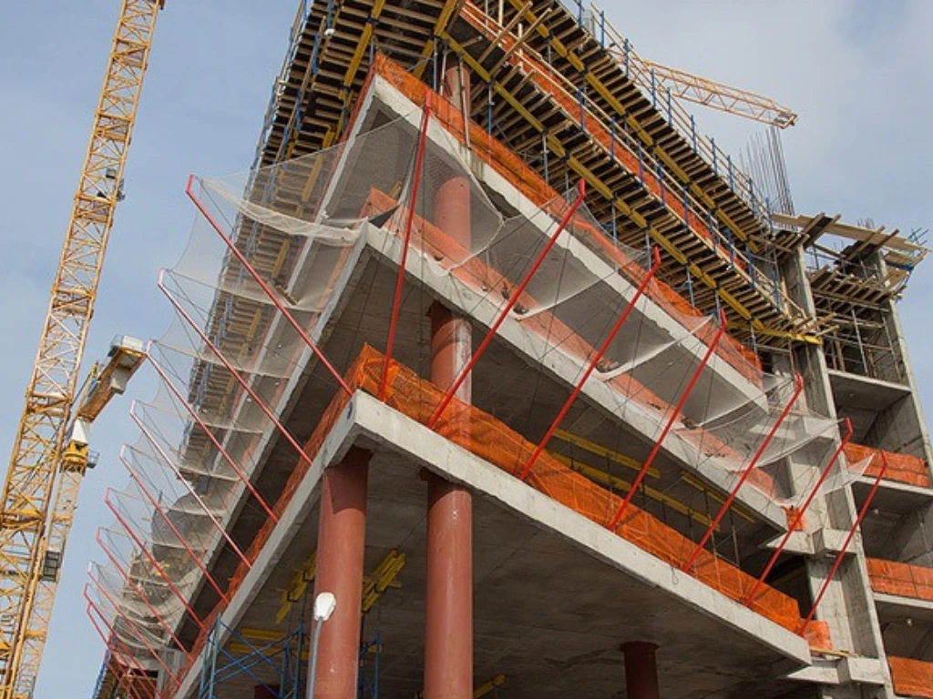 Reliable construction safety net installation services for residential and commercial projects ensuring safety and compliance.